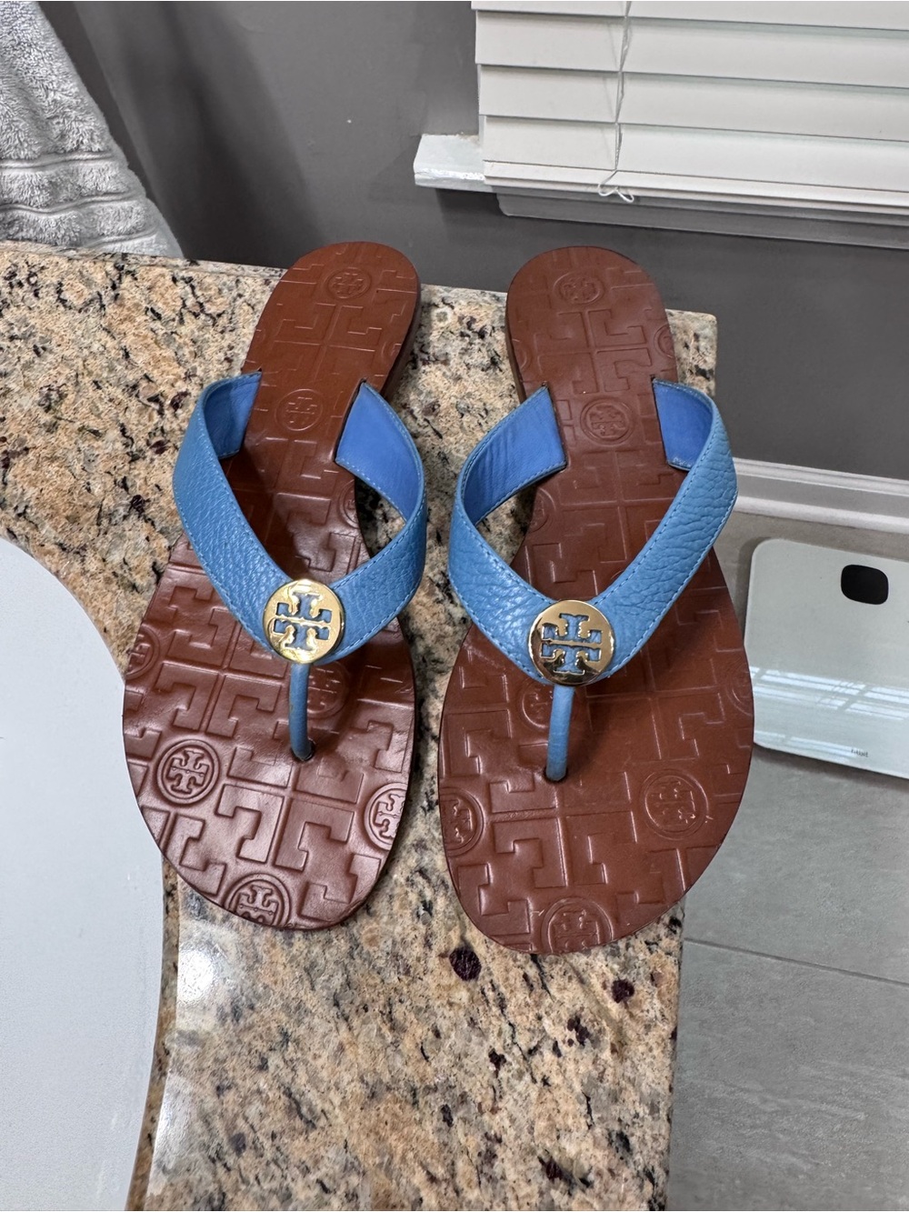 👡Tory Burch Blue Thora Leather Thong Sandals Gold Logo On Tan Footbed, 7.5👡